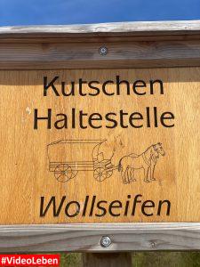 Haltestellenschild in Wollseifen - lost places - Geisterdorf im Nationalpark Eifel - Videoleben