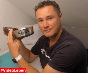 personalisierter Napf - Produkttest Hundenapf -Kokosschale Lauras Glitzerzauber - personalisierte Deko- und Geschenkartikel - getestet von Videoleben von familyeller