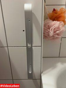 Halter an der Wand - Produkttest - HUIMAI Handtuchhalter 40cm - selbstklebend - getetestet von videoleben von familyeller