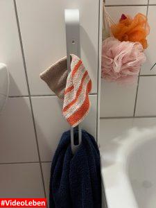 mit Handtuch - Produkttest - HUIMAI Handtuchhalter 40cm - selbstklebend - getetestet von videoleben von familyeller