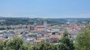 Aufsicht auf Passau mit videoleben von Familyeller
