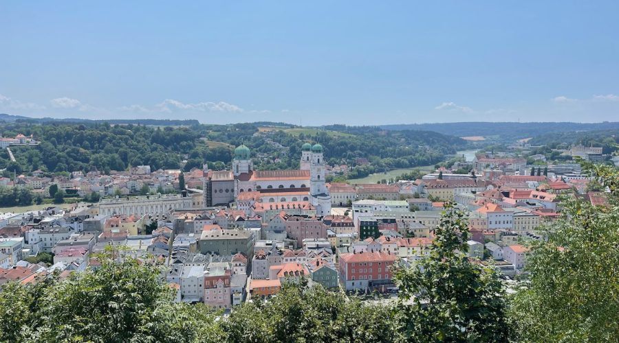 Aufsicht auf Passau mit videoleben von Familyeller