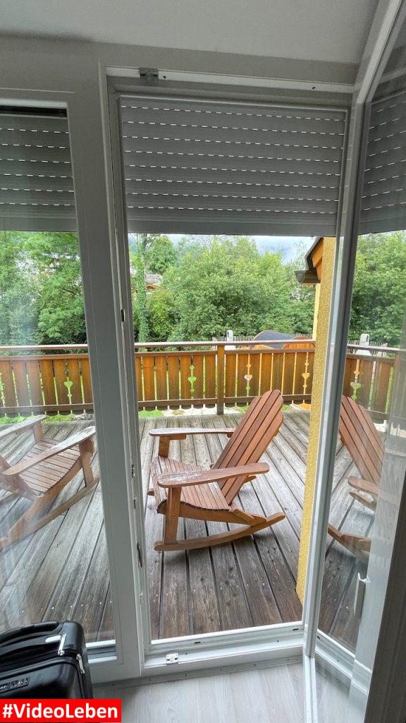 Balkon am Schlafzimmer am Haus Sonnenglück in Arnoldstein Kärnten - videoleben von familyeller