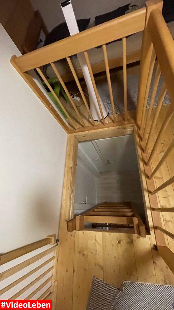 Blick vom Dachboden nach unten im Haus Sonnenglück in Arnoldstein Kärnten - videoleben von familyeller