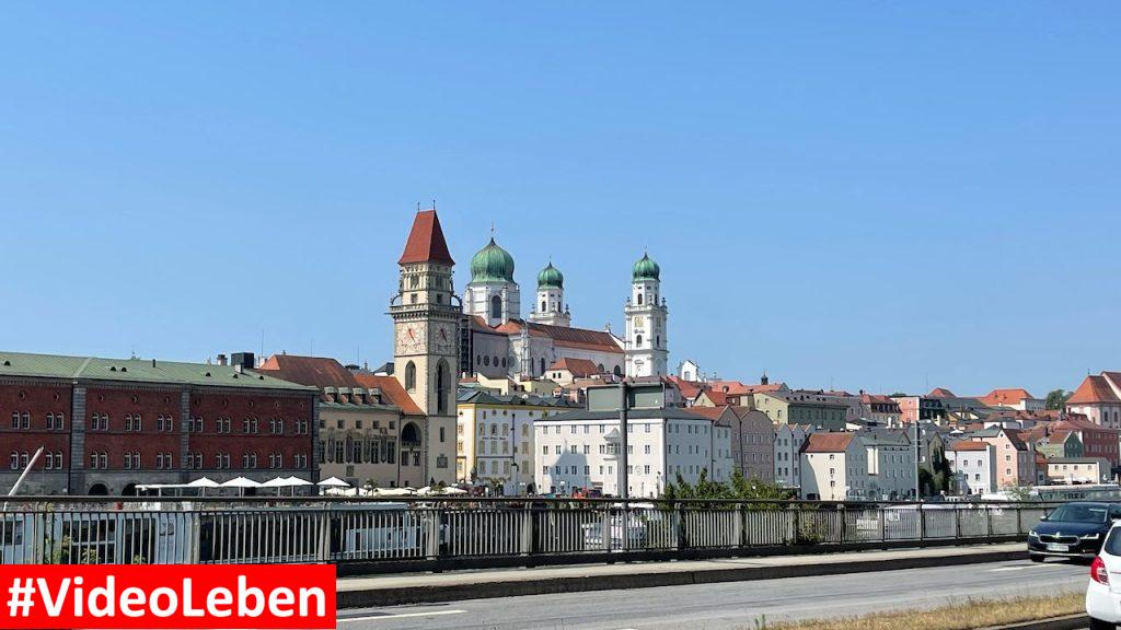 Blick von der linken Donauseite in Passau mit videoleben von Familyeller