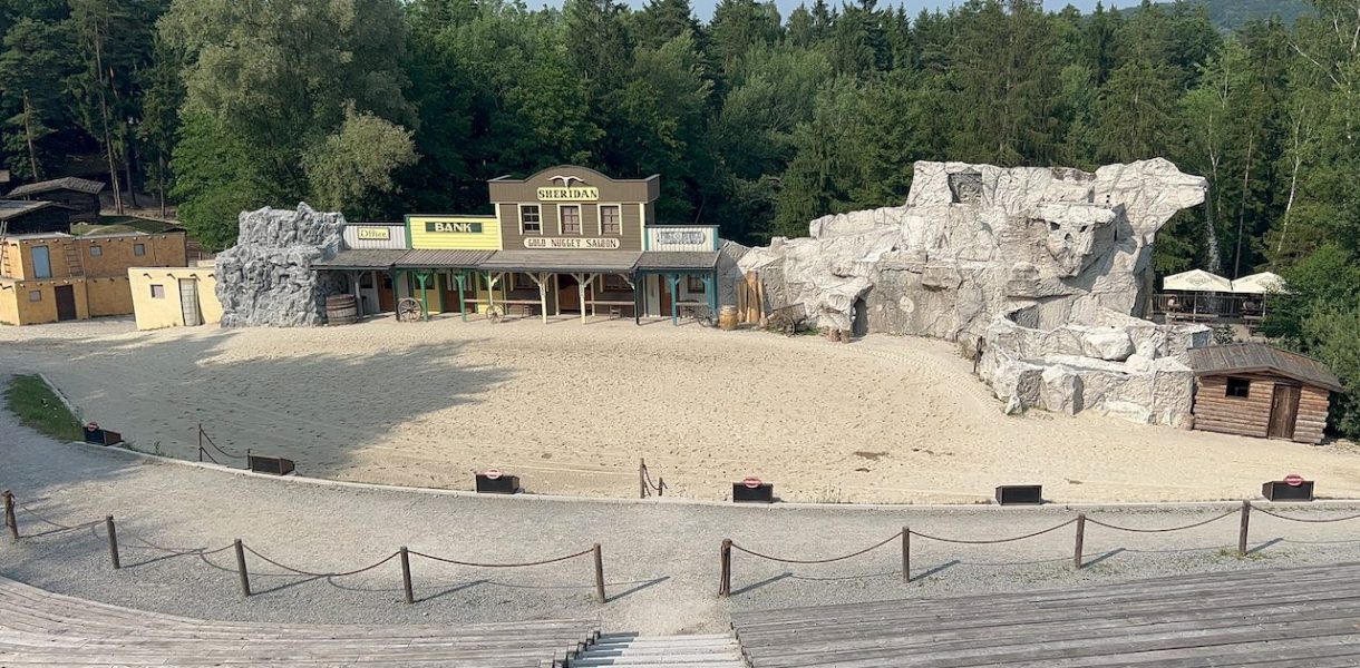 Bühne Pullman City mit videoleben von familyeller