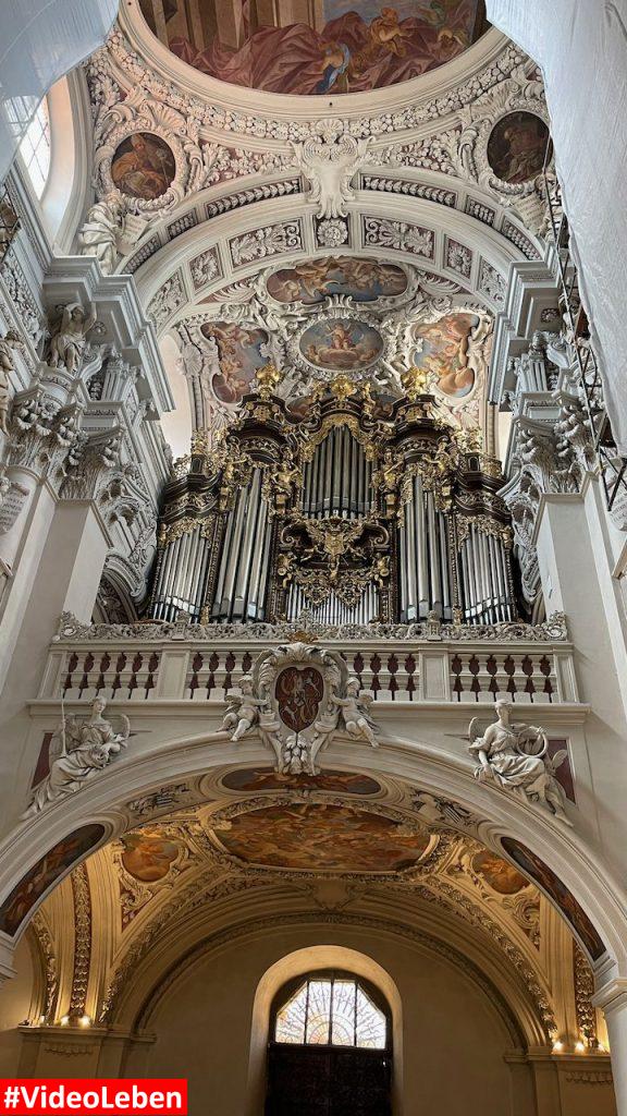 Decke im Dom in Passau mit videoleben von Familyeller