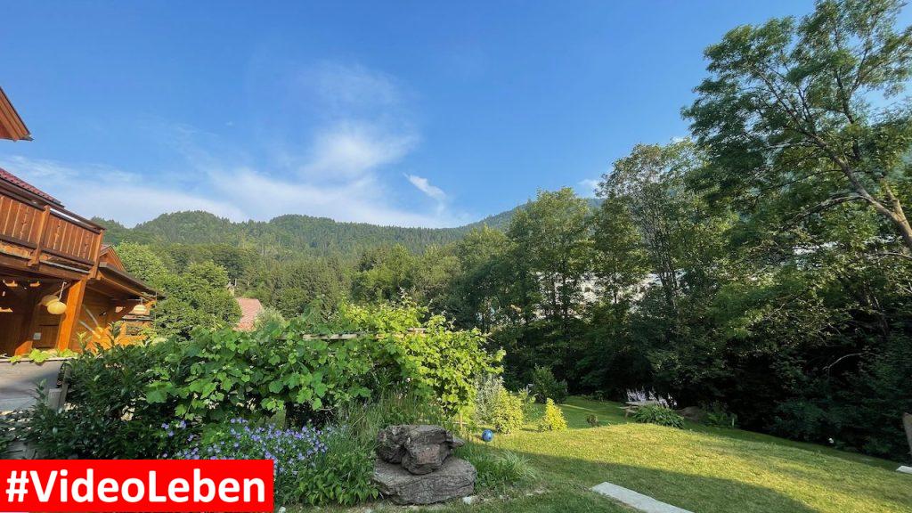 Gartenblick am Haus Sonnenglück in Arnoldstein Kärnten - videoleben von familyeller