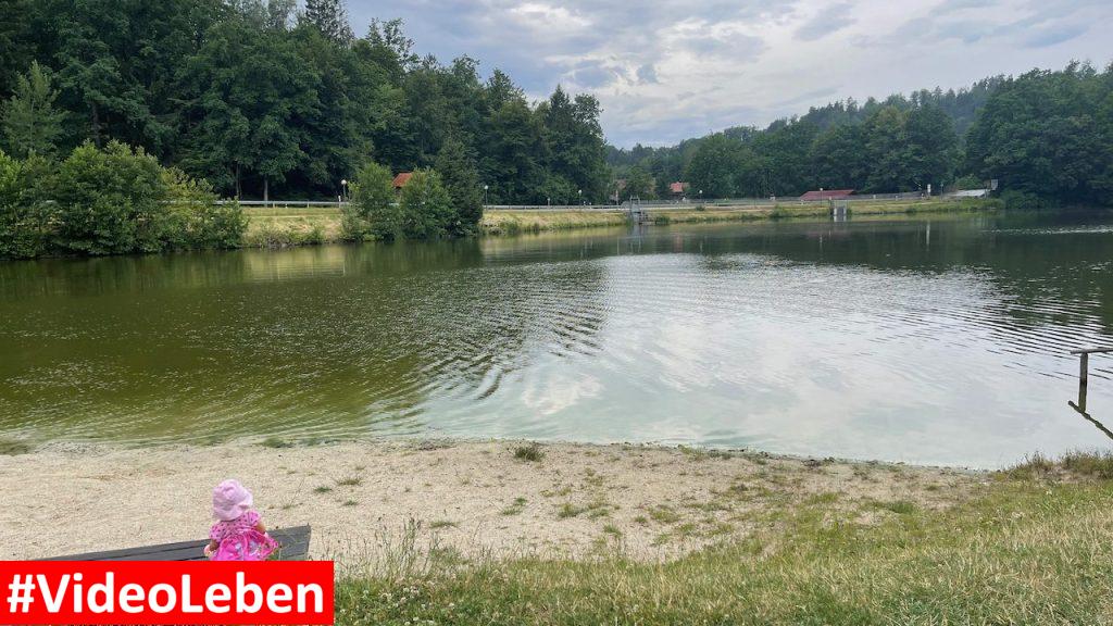 die Baby Born möchte schwimmen gehen im Dreiburgensee mit videoleben von familyeller