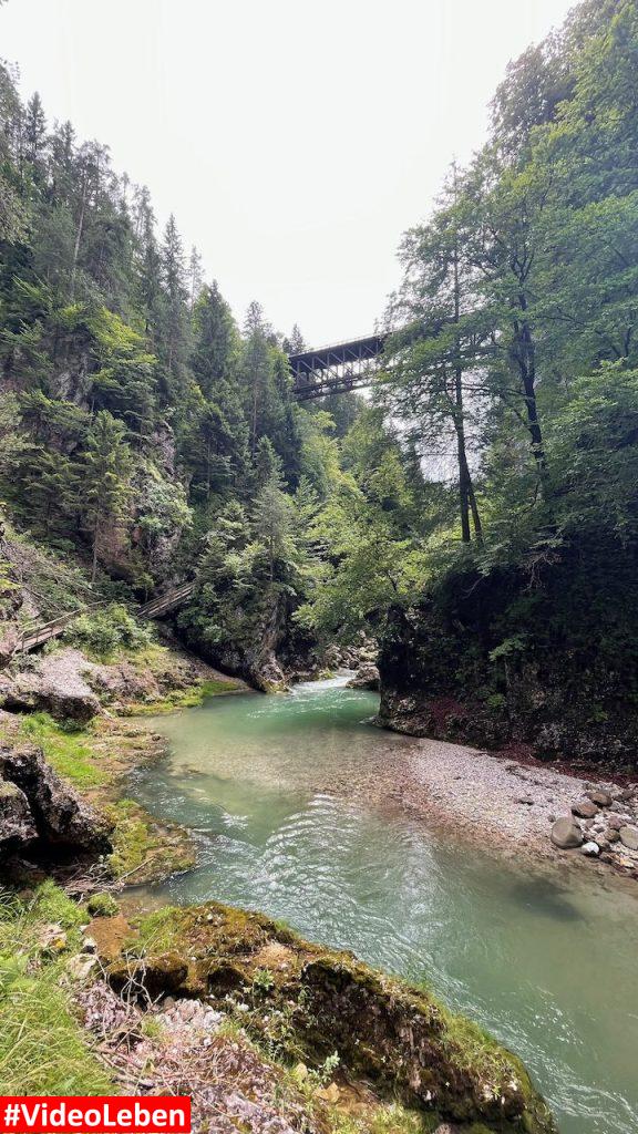 die Fahrradbrücke erscheint Orrido dello Slizza mit videoleben von familyeller