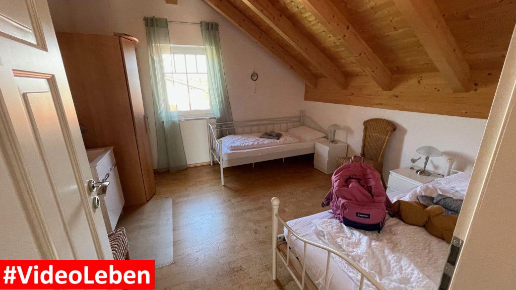 drittes Schlafzimmer Ferienhaus Fuchs in Neukirchen vorm Wald - videoleben von Familyeller