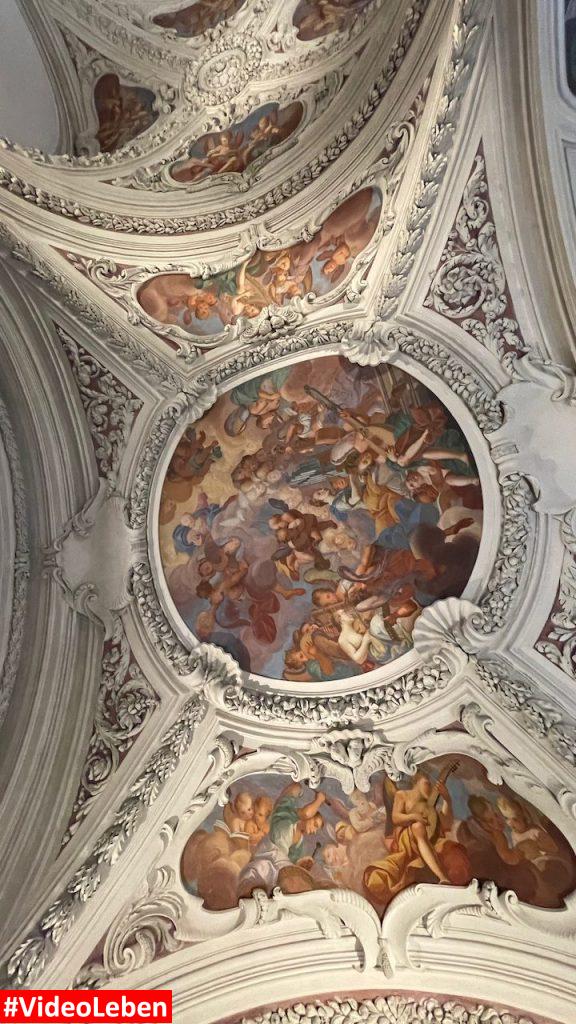 schöne Deckenmalerei im Dom in Passau mit videoleben von Familyeller