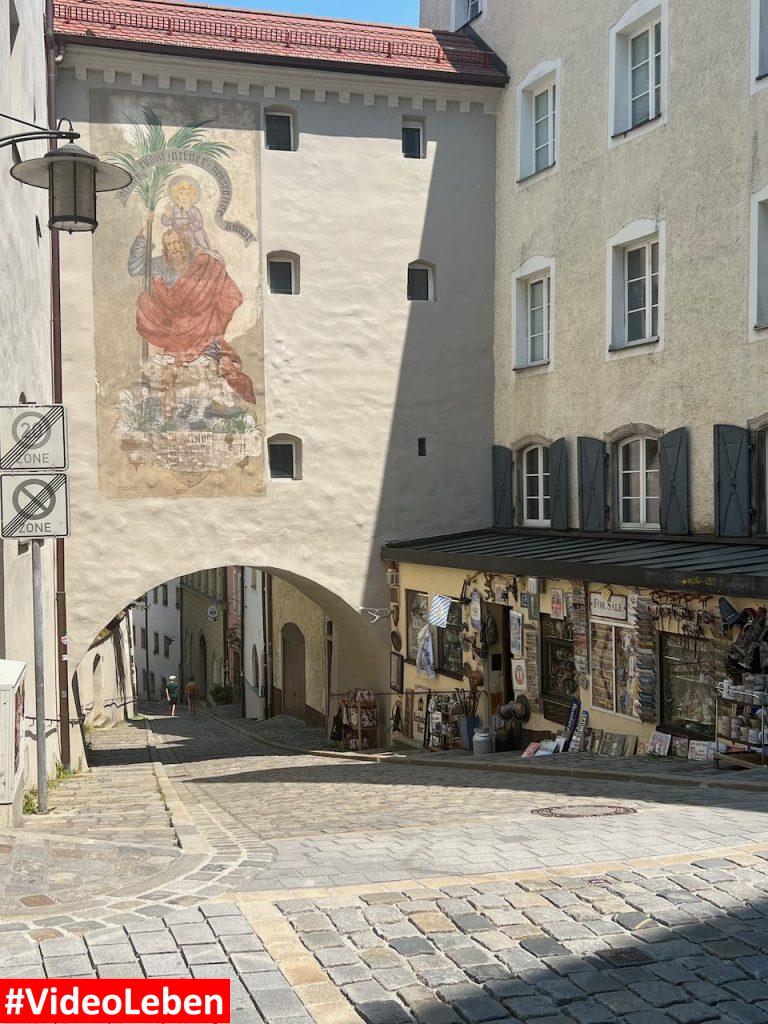 viele Wandmalereien in Passau mit videoleben von Familyeller