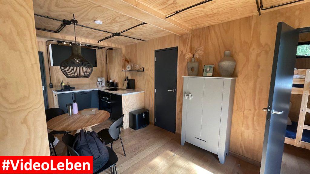 Küche und Essbereich Plastic Huis Campingplatz Geversduin - getestet von Videoleben von familyeller