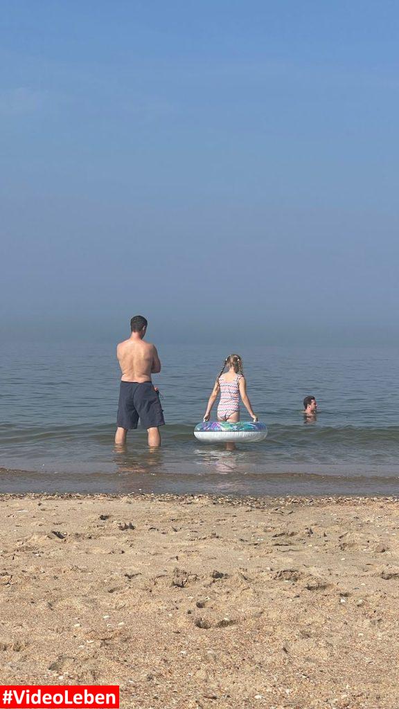 ab ins Wasser Strandslaag 38 Castricum aan Zee - videoleben von familyeller