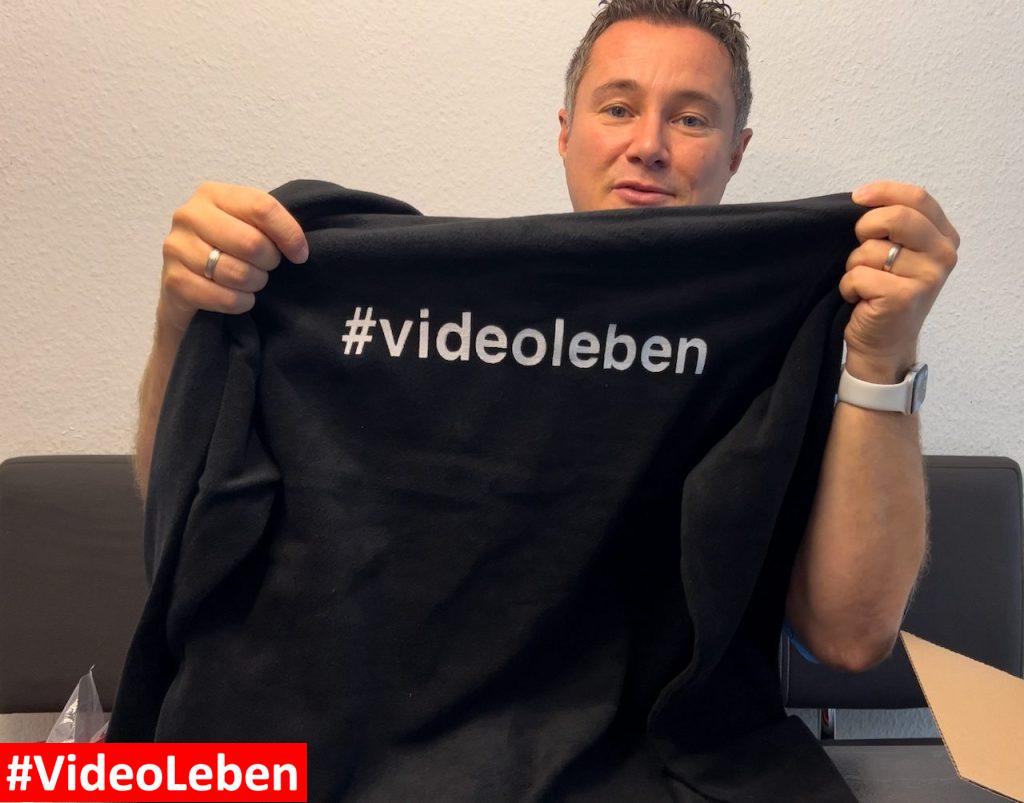 Rückseite personalisierte Fleecejacke für Hundebesitzer von BlueFireflyUniverse getestet von videoleben udn Doggi-Dog.