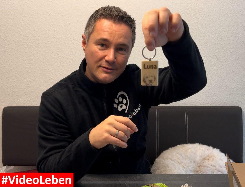 personalisierter Schlüsselanhänger - personalisierte Fleecejacke für Hundebesitzer von BlueFireflyUniverse getestet von videoleben udn Doggi-Dog.