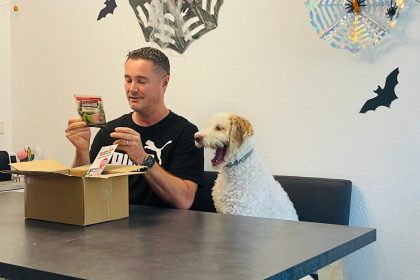 Trainingssnacks PURINA Adventuros vorgestellt von Doggi-Dog und videoleben von familyeller