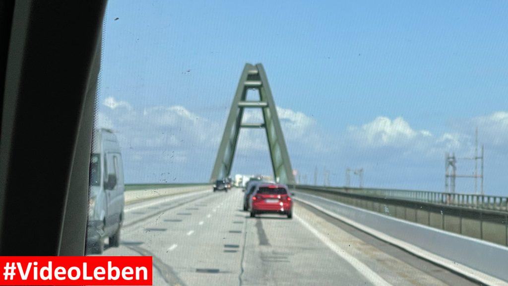 auf der Fehmarnsundbrücke vom Festland nach Fehmarn - videoleben von familyeller
