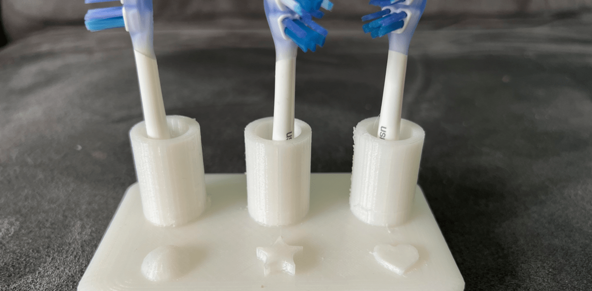 Zahnbürstenkopfhalterung aus dem 3D-Drucker für usmile Y20 PRO vorgestellt durch videoleben von familyeller_queer