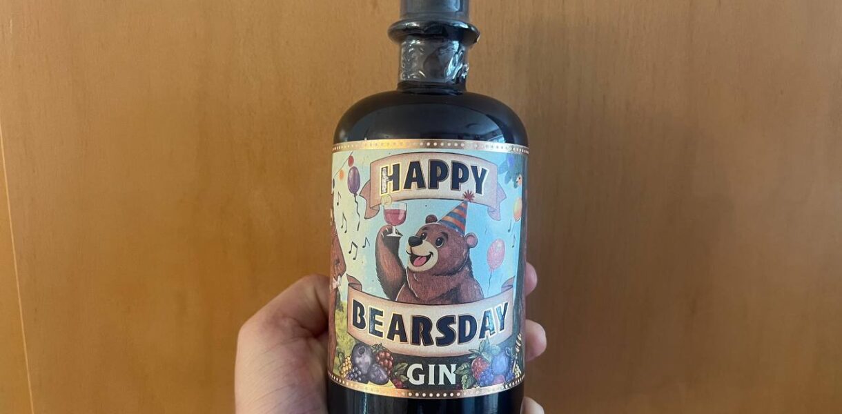Happy Bearsday Gin Flasche mit Personalisierungsfeld – personalisierbarer Gin
