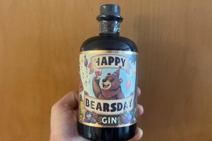 Happy Bearsday Gin Flasche mit Personalisierungsfeld – personalisierbarer Gin