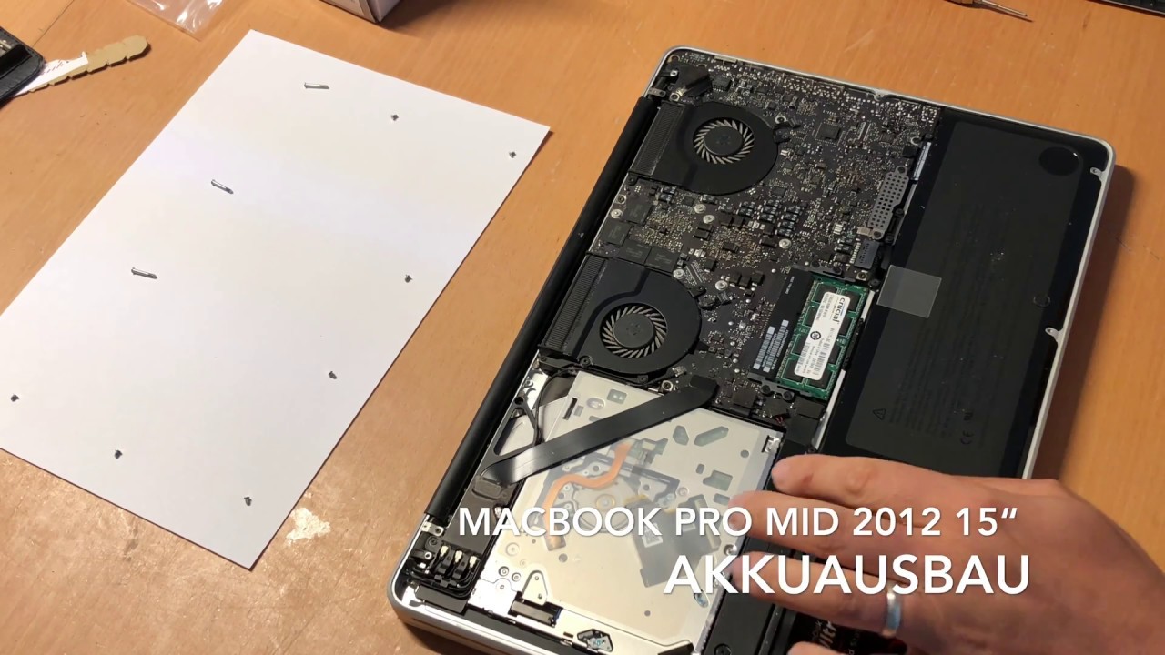 Akkuausbau MacBook Pro