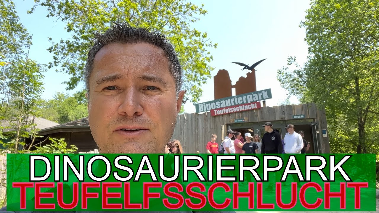 Dinosaurierpark Teufelsschlucht in der Eifel – Eingangsbereich mit Dinosaurier-Skulptur