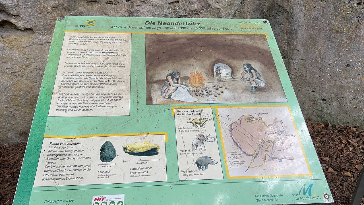 Informationstafel: Vor 1000 Jahren lebten Menschen in Höhlen