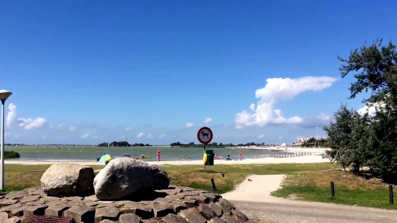 🤖 Makkum Beach am IJsselmeer in Friesland