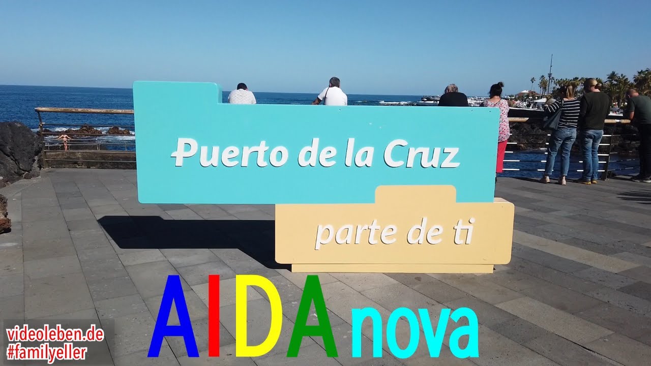 Puerto de la Cruz und schwarzer Sandstrand Playa Jardín auf Teneriffa