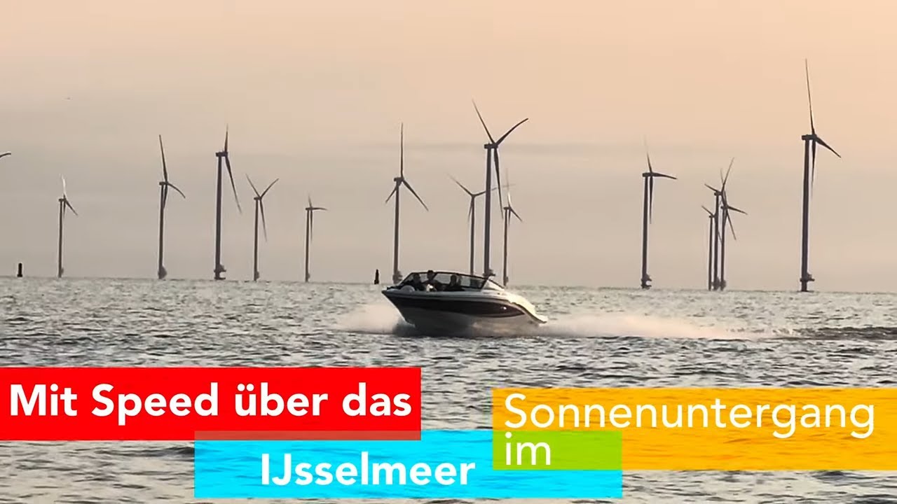 Schnellboot bei Sonnenuntergang auf dem IJsselmeer