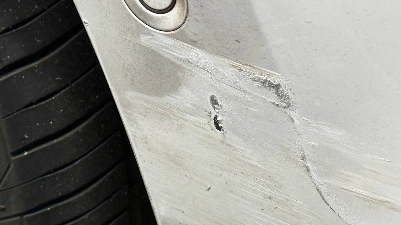 Unser VW Multivan im Parkhaus am Flughafen Frankfurt – touchiert nach der Rückkehr aus Florida (2)
