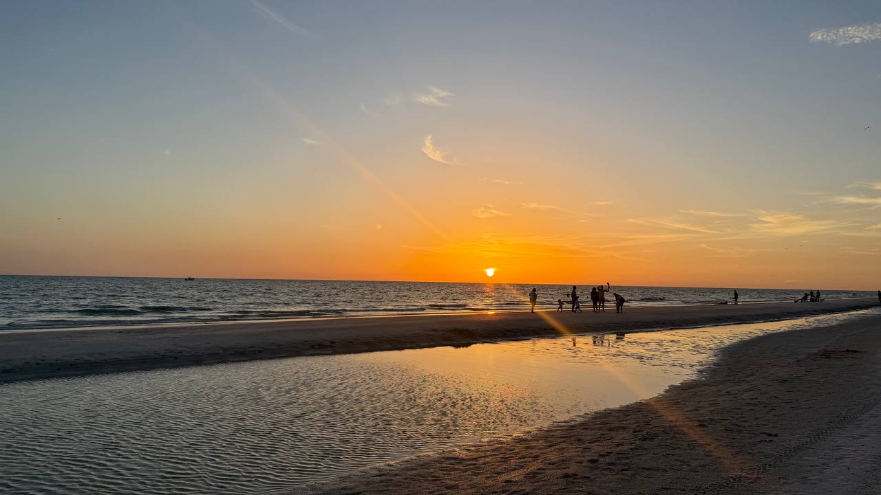 Sonnenuntergang am Strand von Anna Maria Island am Abend des dritten Tages in Florida