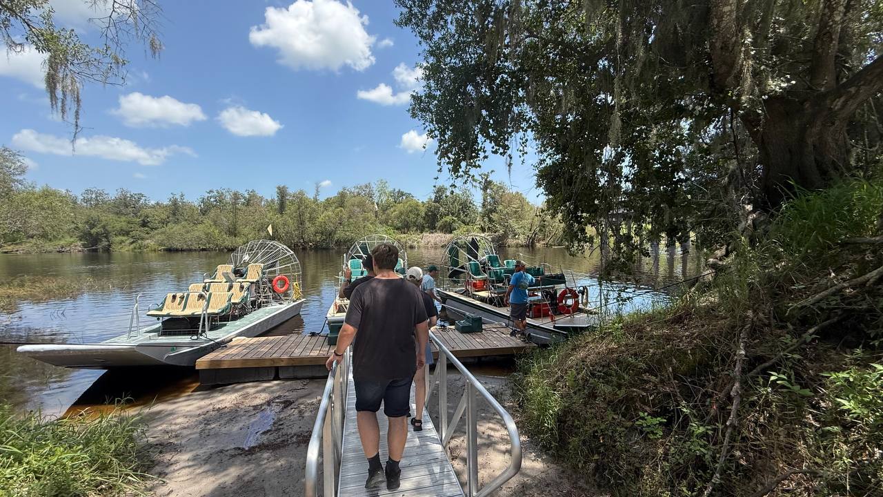 Blick auf den Fluss bei der Luftboot-Tour in den Everglades
