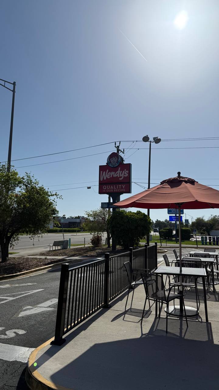 Wendys Abendessen in Florida – Burger und Beilagen