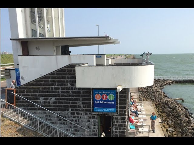 Vlietermonument Aussichtsturm am Abschlussdeich zwischen IJsselmeer und Nordsee