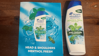 Head & Shoulders Menthol Fresh Duschgel mit grünen Blättern.