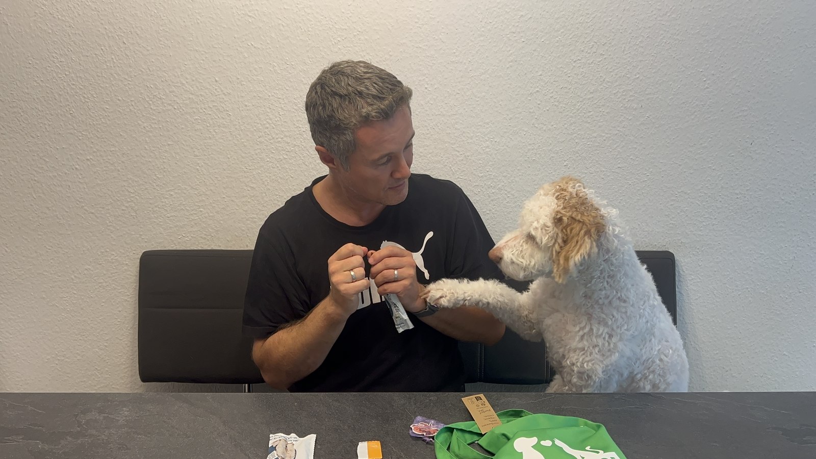 defu Bio Softsticks für Hunde – Belohnung im Training mit Luna (eigenes Foto)